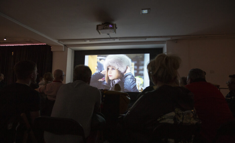 Pokaz filmu "Lombard" Łukasza Kowalskiego w przestrzeni wystawy "Lombard Bytom" w CSW Kronika